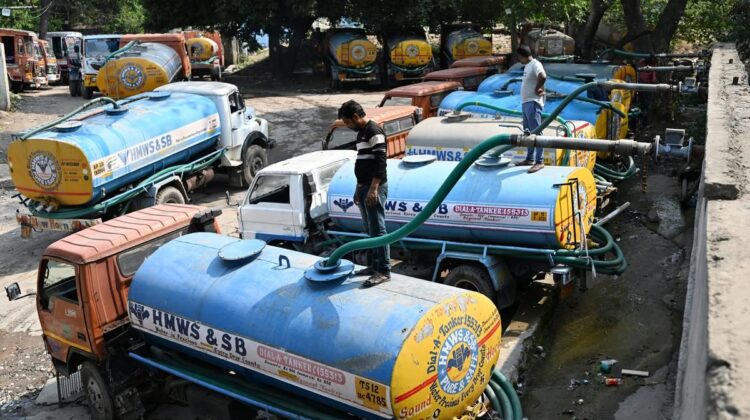 HMWSSB water tanker trucks supplying water amid Hyderabad groundwater crisis 2026